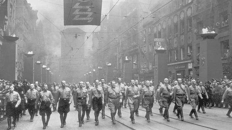 A ideia de Hitler era tomar a cidade de Munique e marchar até Berlim, imitando Mussolini na Itália