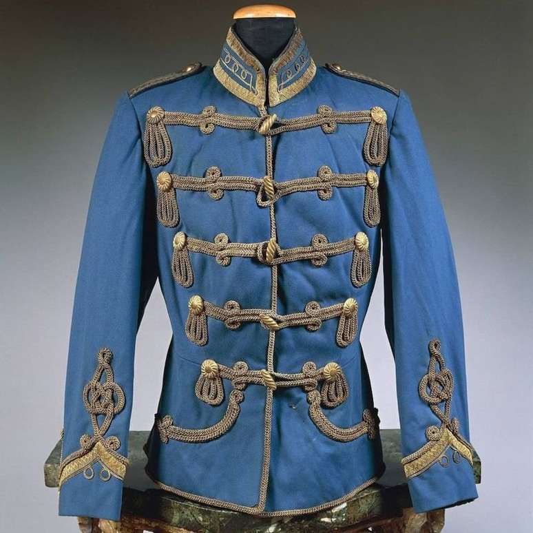A adoção do novo azul pelo Exército da Prússia em seus uniformes deu o nome ao novo pigmento