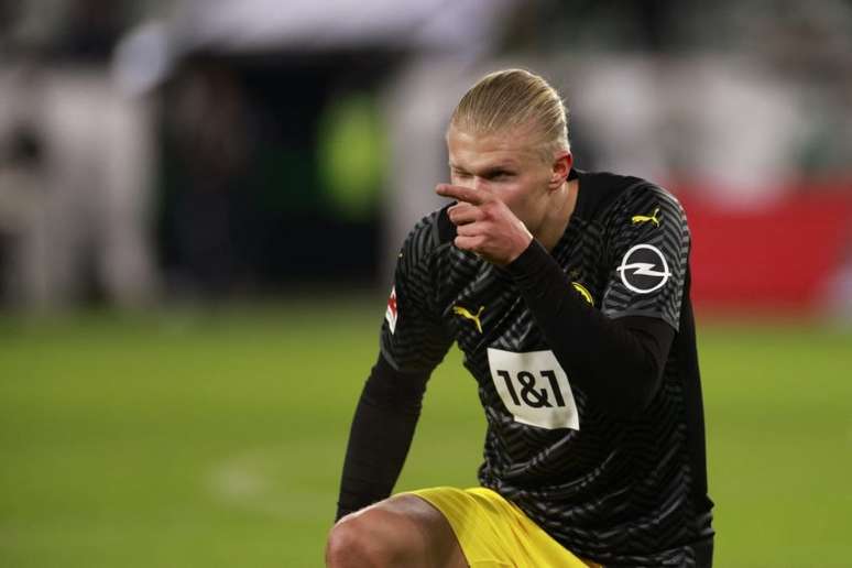Desde 2020 no Borussia Dortmund, Haaland tem contrato com o clube alemão até 2024 (Foto: ODD ANDERSEN / AFP)