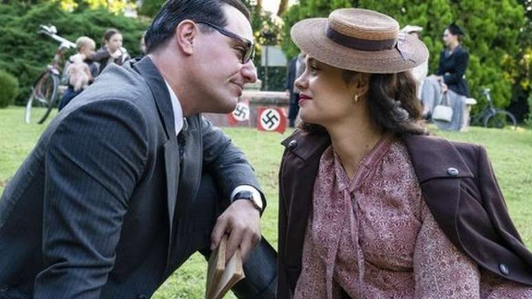 Rodrigo Lombardi e Sophie Charlotte interpretam Guimar&atilde;es Rosa e Aracy de Carvalho na s&eacute;rie da Globo