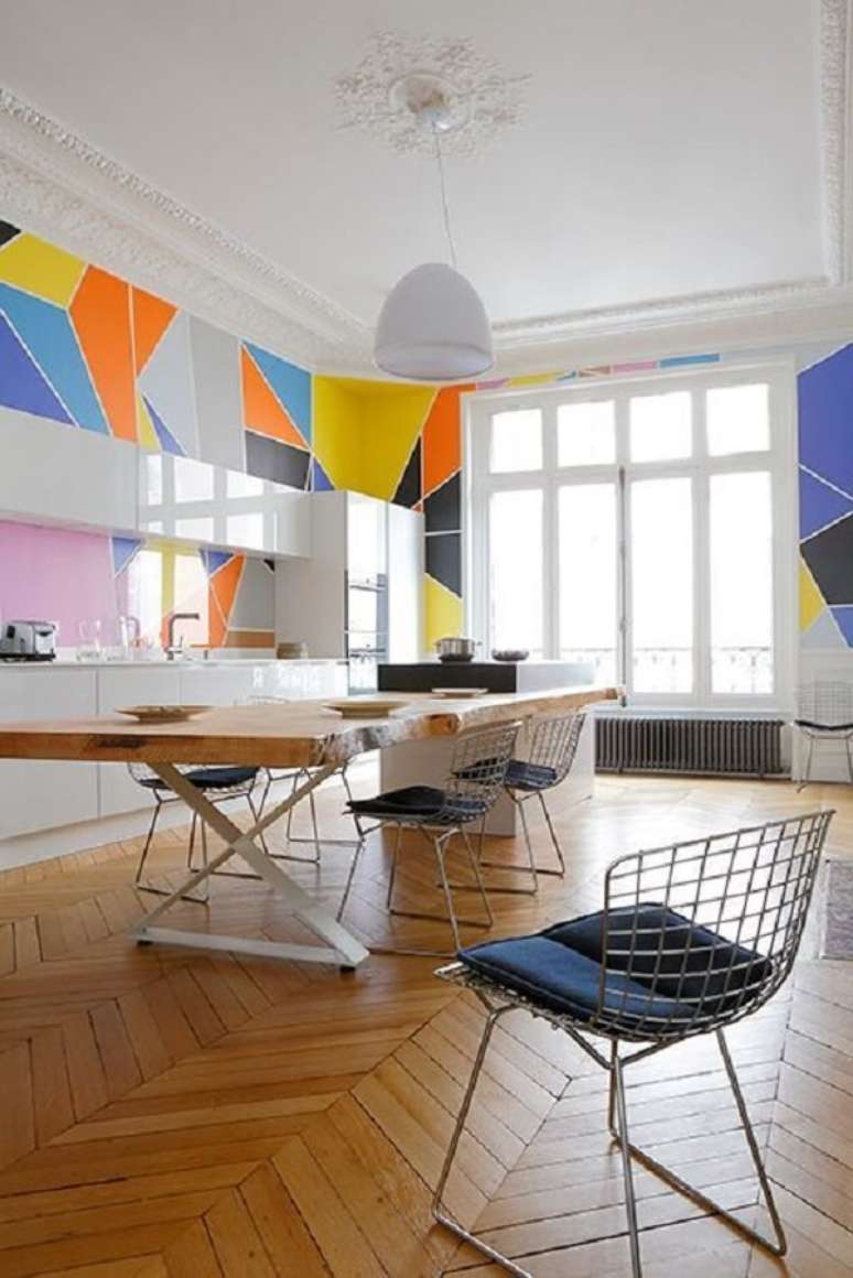 39. Área social decorada com pintura geométrica. Fonte: House Beautiful
