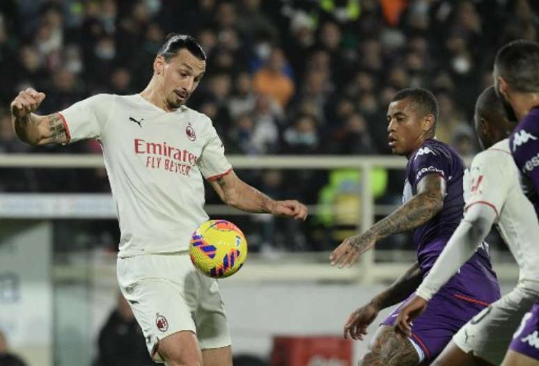 Milan, time de Ibra, somou um ponto nas duas últimas rodadas e perdeu a liderança (FILIPPO MONTEFORTE / AFP)