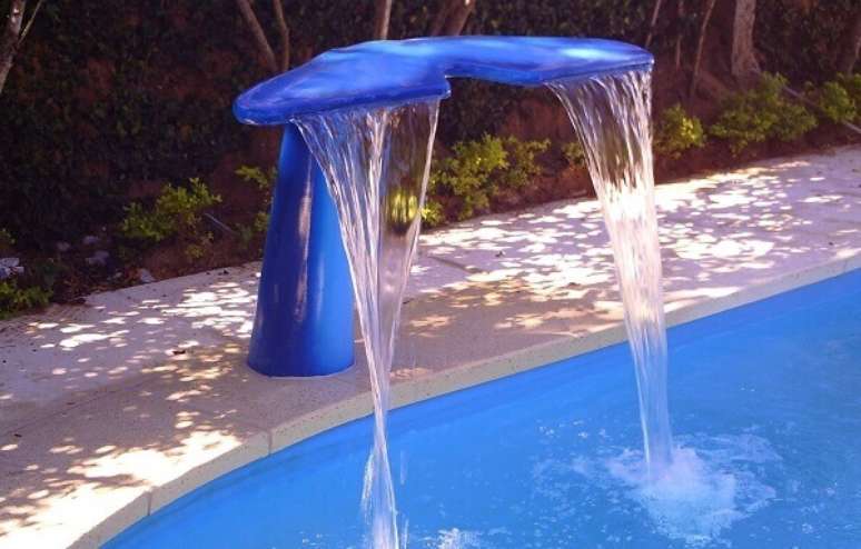 5- A cascata para piscina rabo de baleia é muito utilizada em piscinas infantis. Fonte: Uniglass