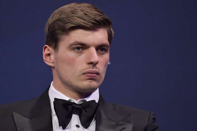 Verstappen na premiação da FIA em Paris 