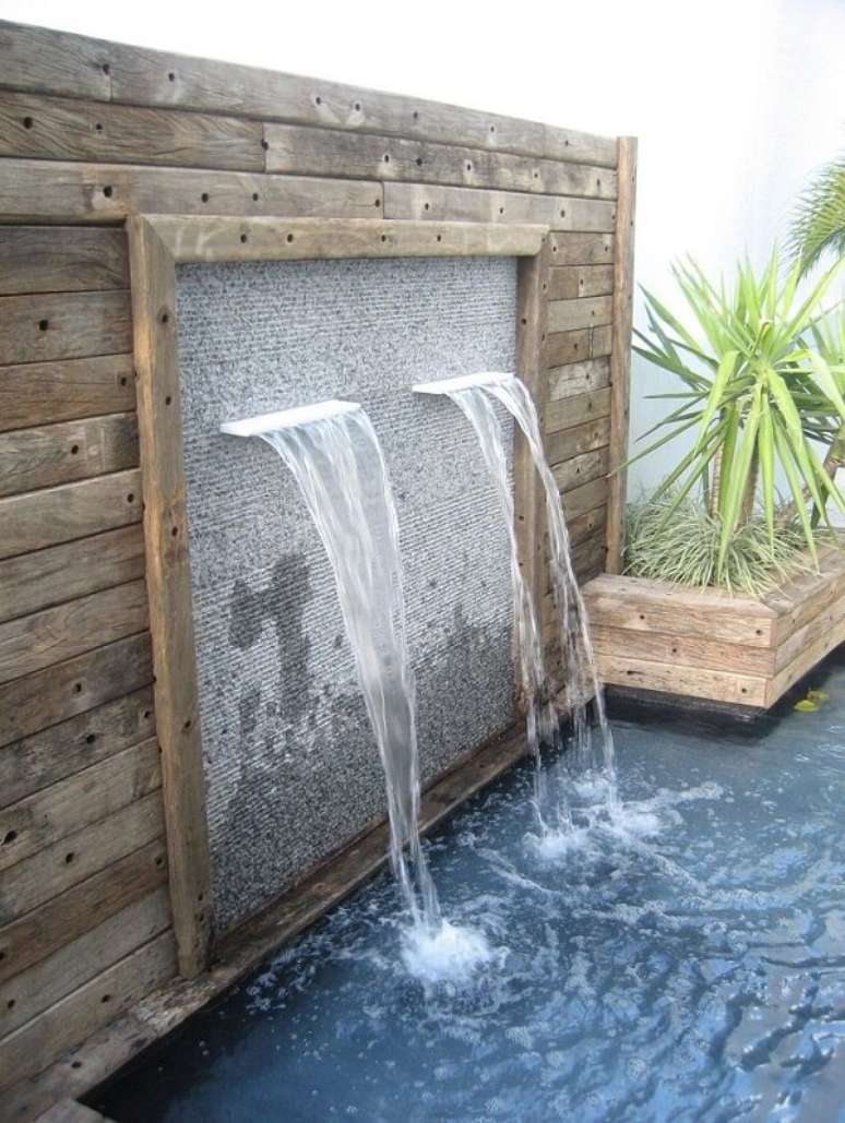 7- Projeto com cascata para piscina de parede. Fonte: Le Goulart Arquitetura