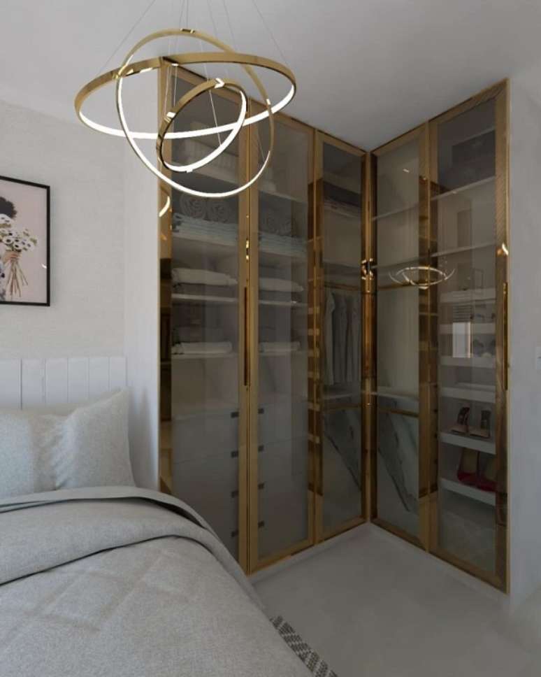 30. Guarda roupa com detalhes na cor dourada &ndash; Foto Unic Arquitetura