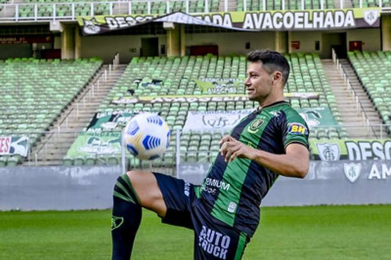 Zárate tem contrato com o Coelho até o fim de dezembro e não sabe se continuará no clube mineiro-(Mourão Panda/América-MG)