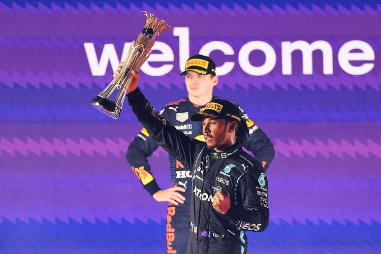 Lewis Hamilton levou a melhor na rivalidade com Max Verstappen na votação do GP 