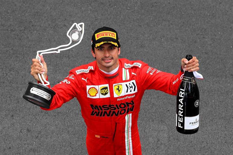 Sainz foi 2º em Mônaco, seu primeiro pódio pela Ferrari