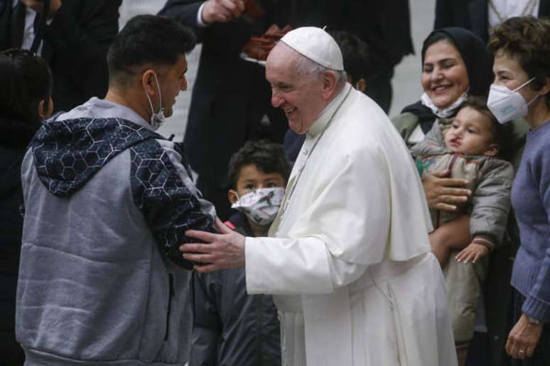 Papa recebeu os migrantes que chegaram do Chipre