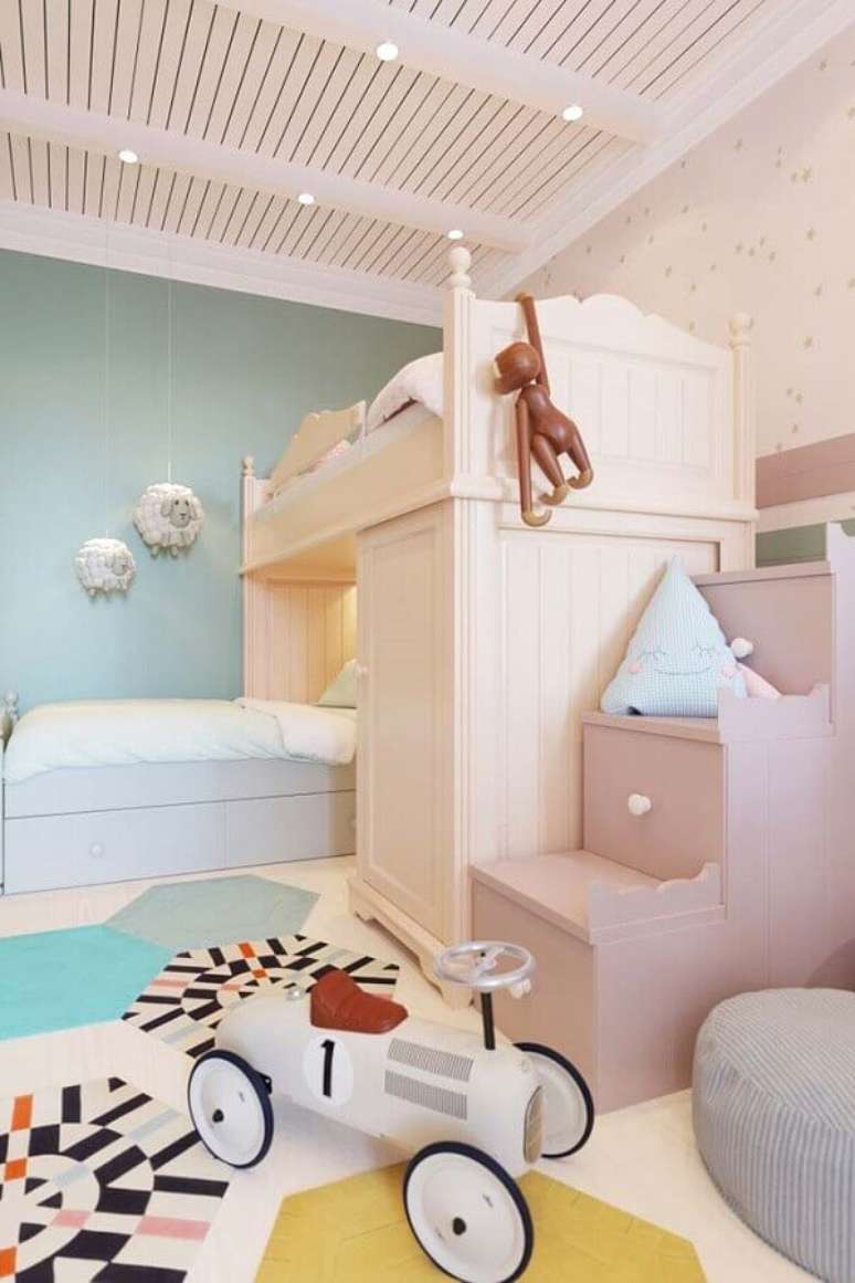 40. Decoração em tons pasteis para quarto infantil planejado – Foto: Webcomunica