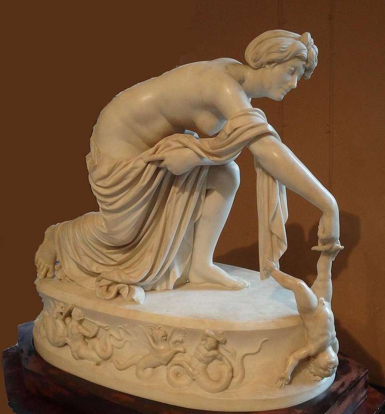 T&eacute;tis mergulha Aquiles no Rio Estige, em est&aacute;tua de m&aacute;rmore do escultor brit&acirc;nico Thomas Banks (1735-1805). A est&aacute;tua pertence ao acervo do Victoria & Albert Museum, em Londres. (Cr&eacute;dito: Jonathan Cardy)