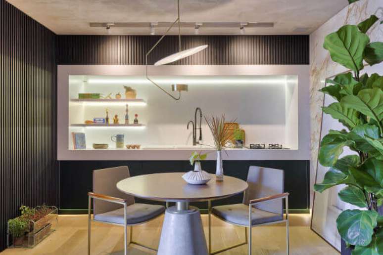 4. Cozinha com torneira de parede flex&iacute;vel e cuba de sobrepor &ndash; Foto Deca