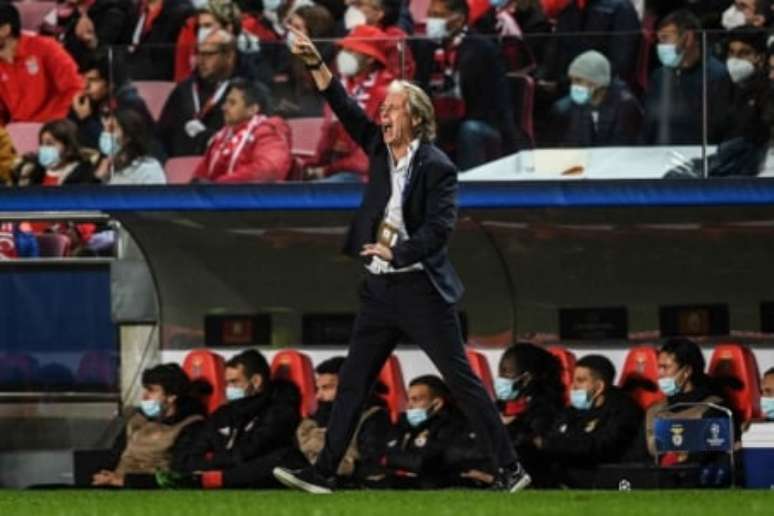 Jorge Jesus durante jogo do Benfica contra o Dínamo de Kiev (Foto: PATRICIA DE MELO MOREIRA / AFP)