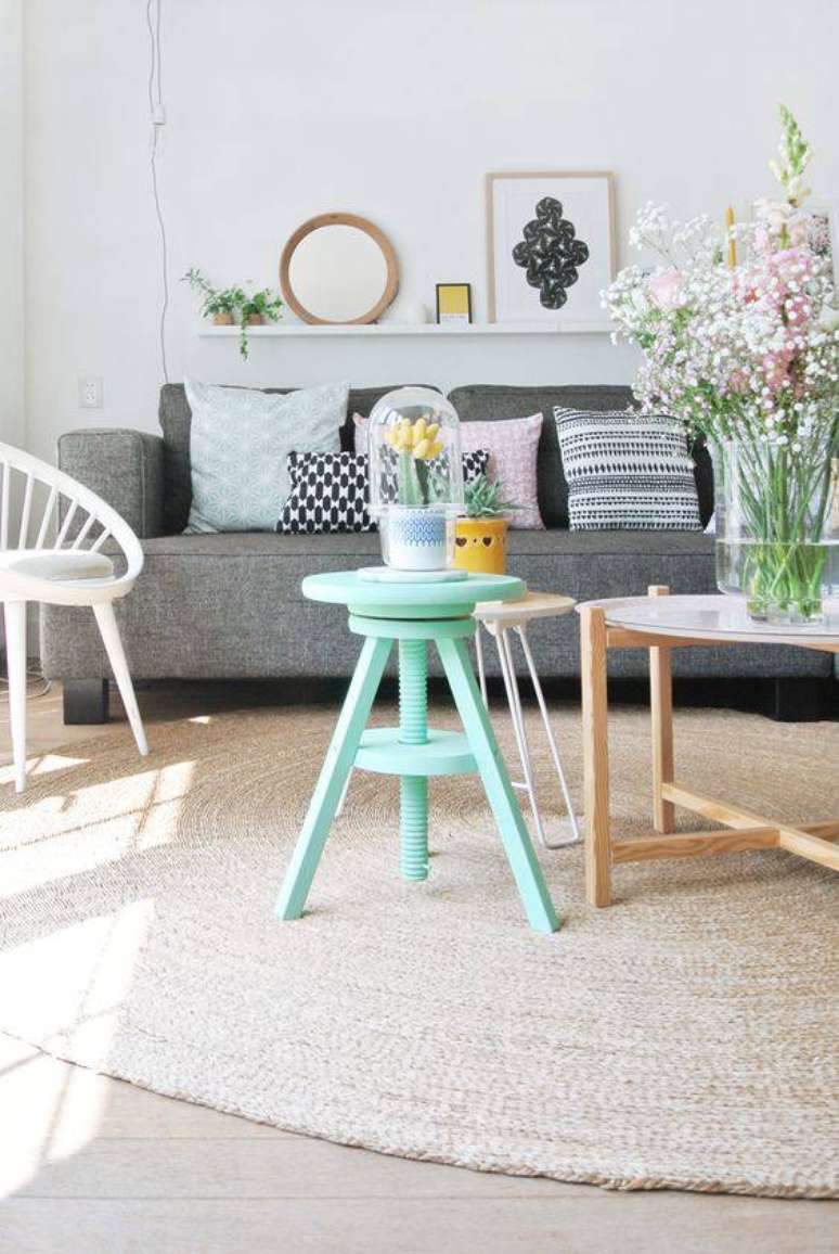 48. Que tal pintar um m&oacute;vel para fazer a diferen&ccedil;a na casa, usando tons pasteis? Foto Ms Boho&nbsp;