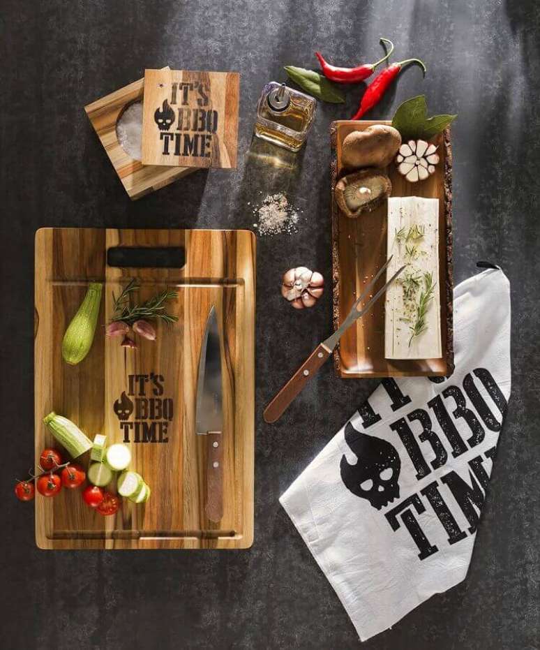 2. Escolha utens&iacute;lios que v&atilde;o deixar o momento do churrasco ainda melhor &ndash; Foto: Tok&Stok