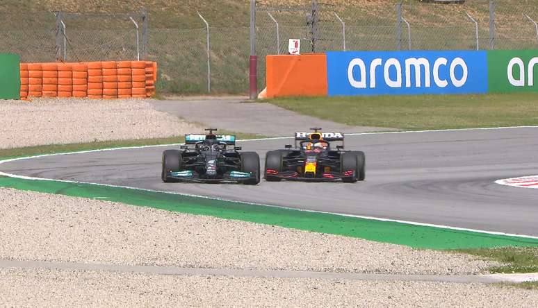 Hamilton superou Verstappen na Espanha usando estratégia diferente