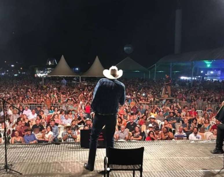 O cantor em São José do Rio Preto (SP), antes da pandemia