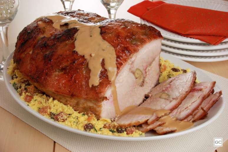 Guia da Cozinha - Pernil de festa regado com molho