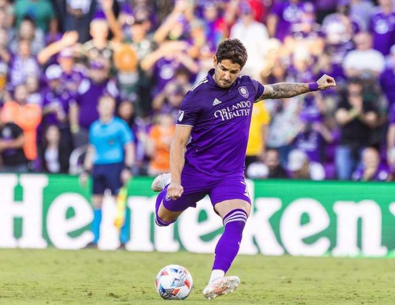 Belmonte negou negociações com o atacante Alexandre Pato (Foto: Divulgação / Orlando City)