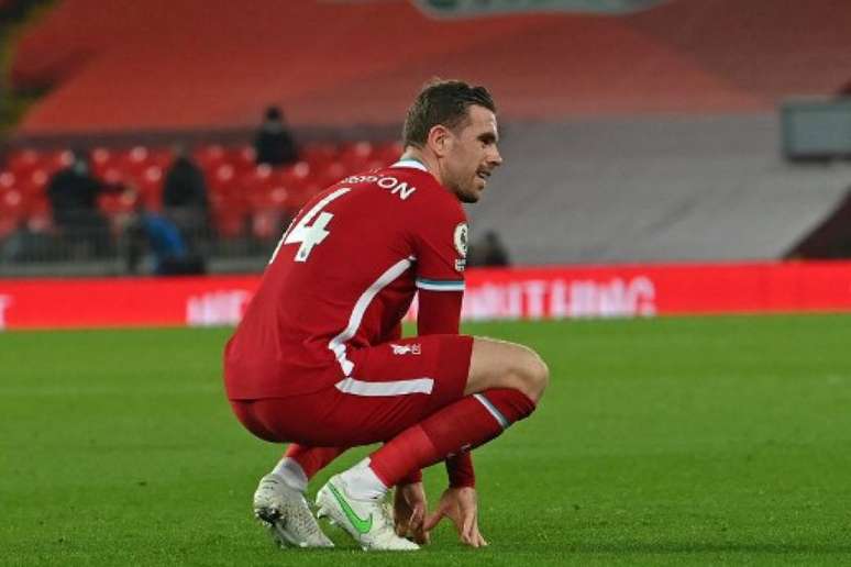 Henderson é capitão e um dos principais jogadores do Liverpool (Foto: PAUL ELLIS / POOL / AFP)