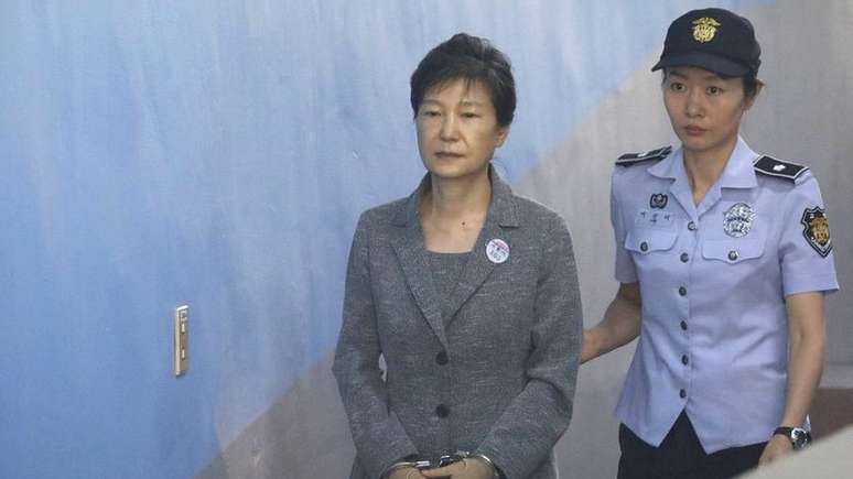 Ex-presidente sul-coreana Park Geun-hye foi condenada a 22 anos de prisão