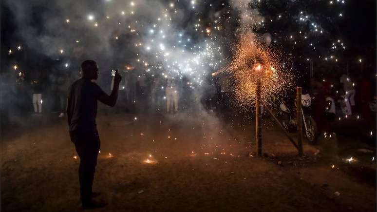 Fogos de artif&iacute;cio s&atilde;o parte fundamental das comemora&ccedil;&otilde;es