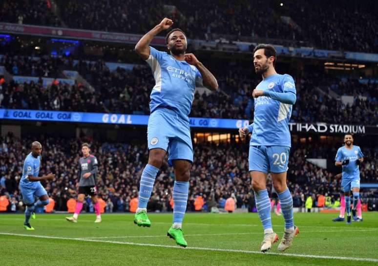 Sterling foi o 'artilheiro' da partida, com dois gols marcados (Foto: ANTHONY DEVLIN / AFP)