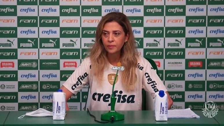 Leila Pereira deu entrevista coletiva como presidente do Palmeiras (Foto: Reprodução/TV Palmeiras)