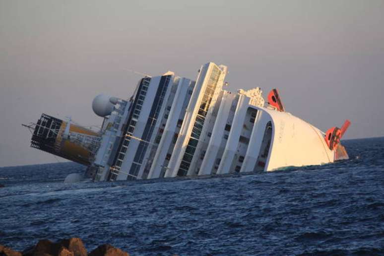 Passageiro de Costa Concordia será indenizado por estresse pós-naufrágio