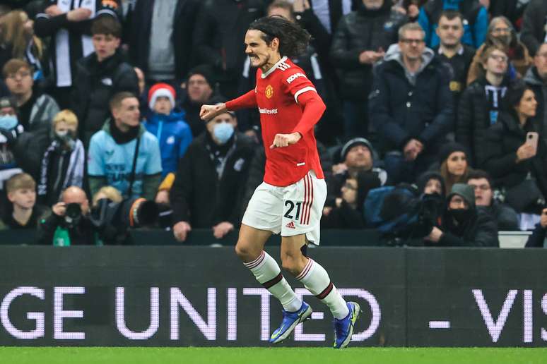 Atacante Cavani vai continuar no Manchester United