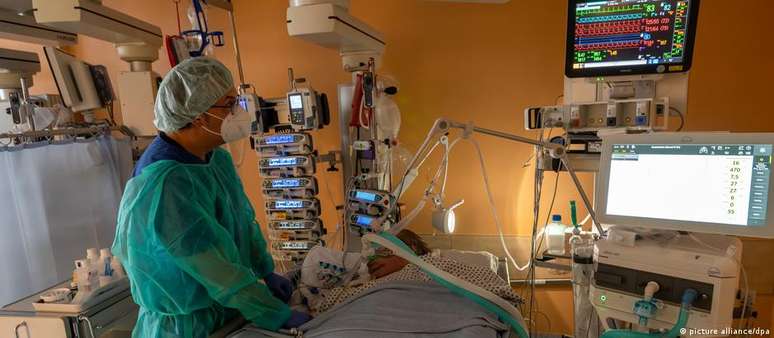 Unidades de tratamento intensivo na Alemanha estão sob pressão crescente em meio ao avanço da variante ômicron