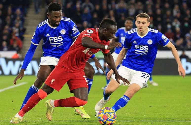 Liverpool foi derrotado pelo Leicester por 1 a 0 nesta terça-feira (Foto: LINDSEY PARNABY / AFP)