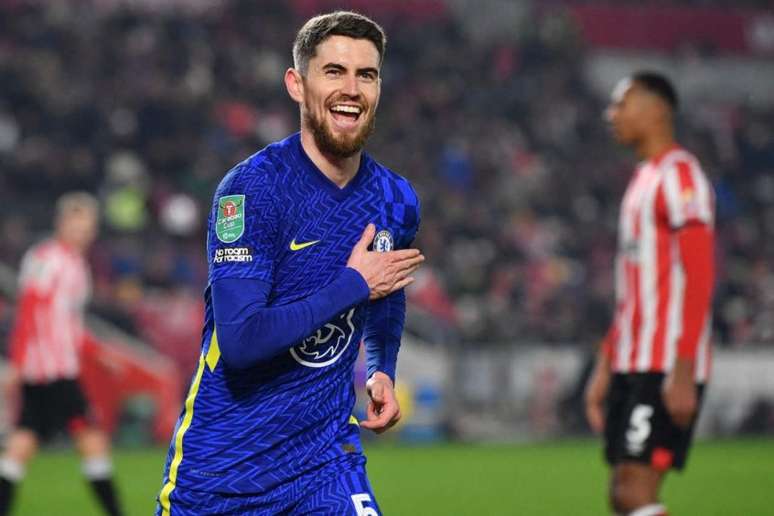 Jorginho é um dos principais destaques do Chelsea na temporada (Foto: JUSTIN TALLIS/AFP)