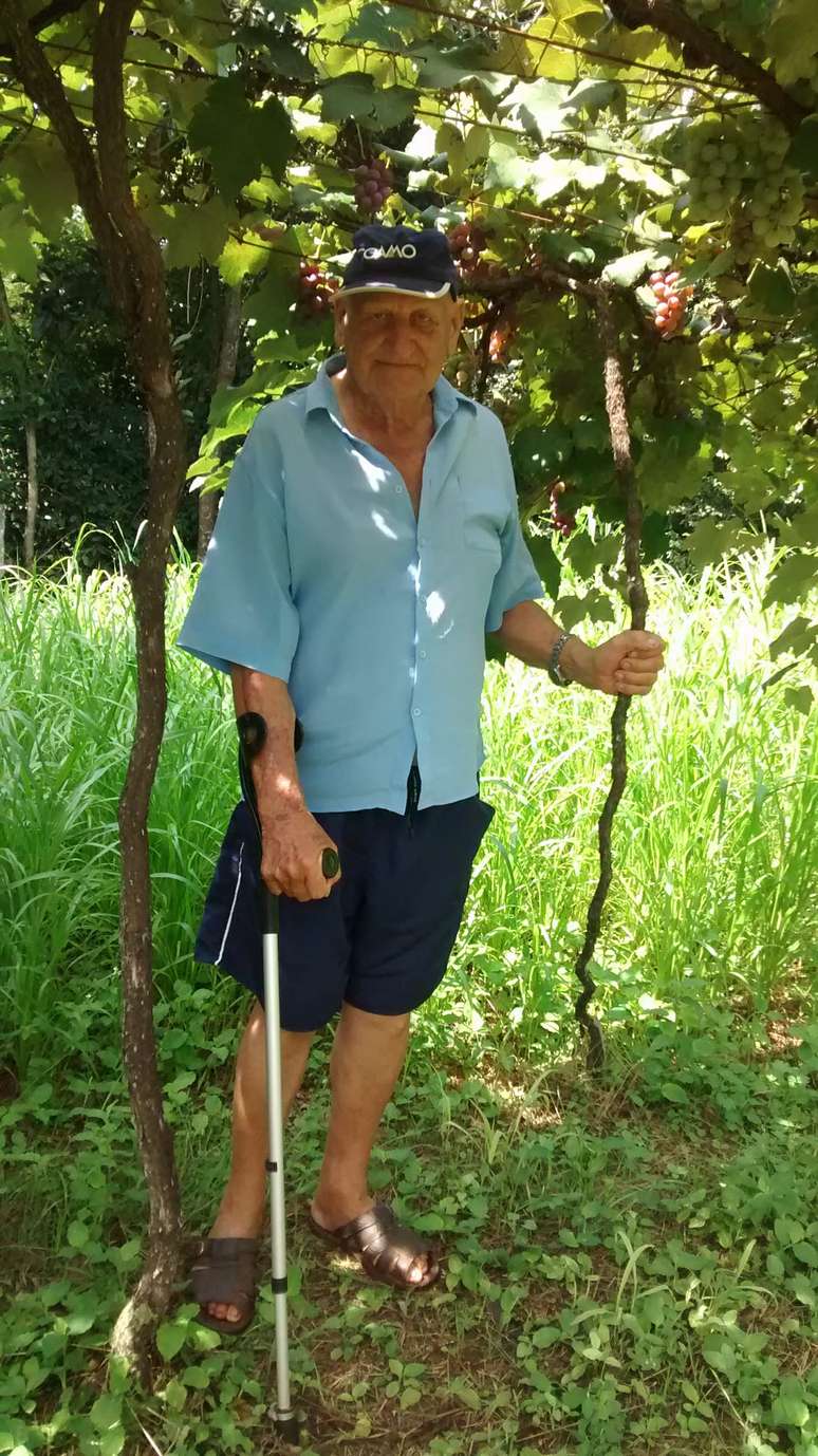 Seu José Augusto conta que um de seus netos precisou abandonar o segundo ano do ensino médio porque não tinha computador e nem internet em casa para acompanhar as aulas