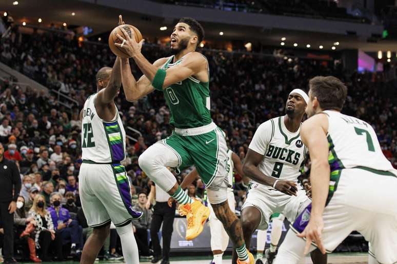 Jayson Tatum, do Boston Celtics, se recupera da covid-19 Jeff Hanisch-USA TODAY Sports/Reuters