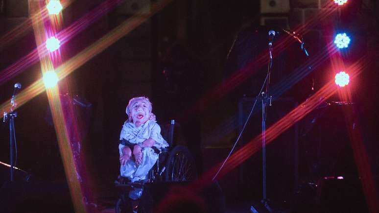 Mat&iacute;as em sua estreia p&uacute;blica como rapper