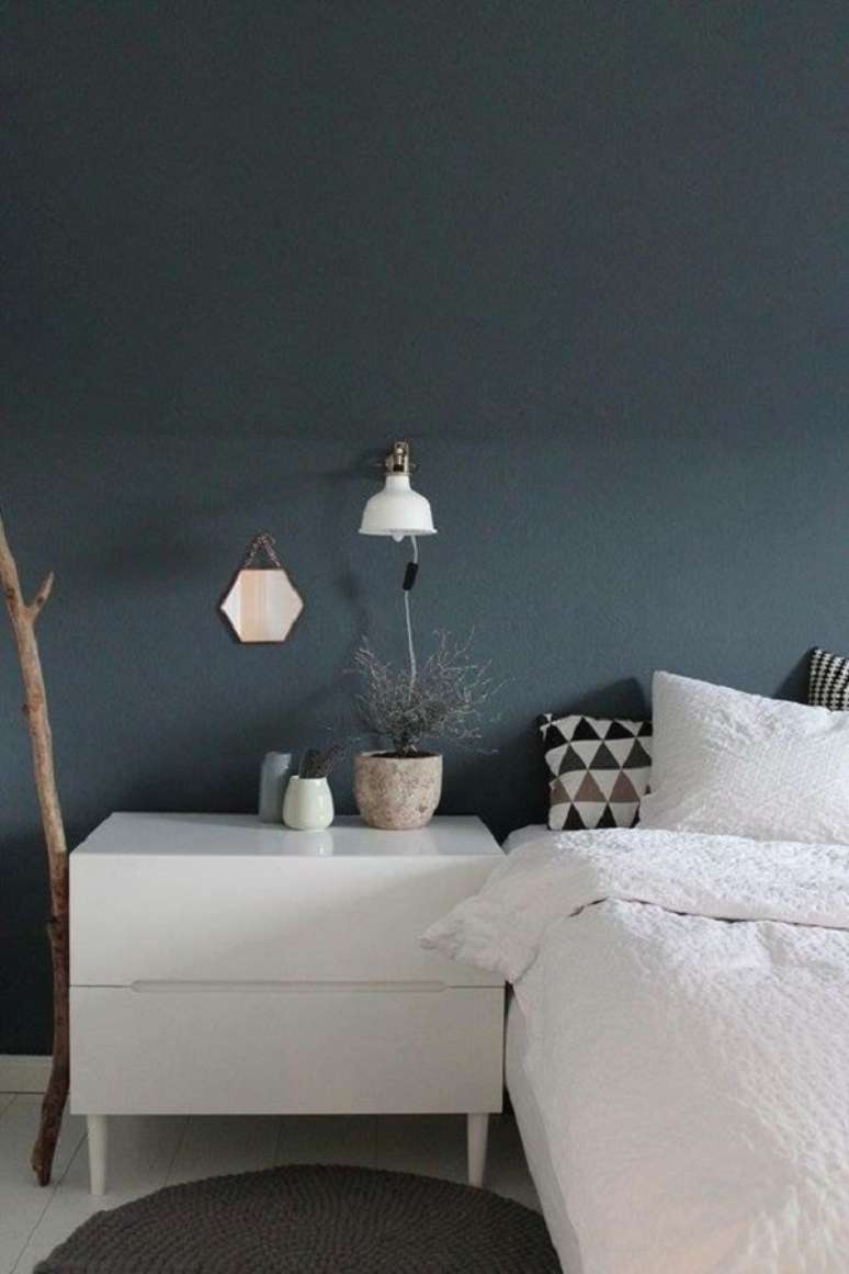 25. Tinta cinza azulado no quarto moderno – Foto Wonhzimmer
