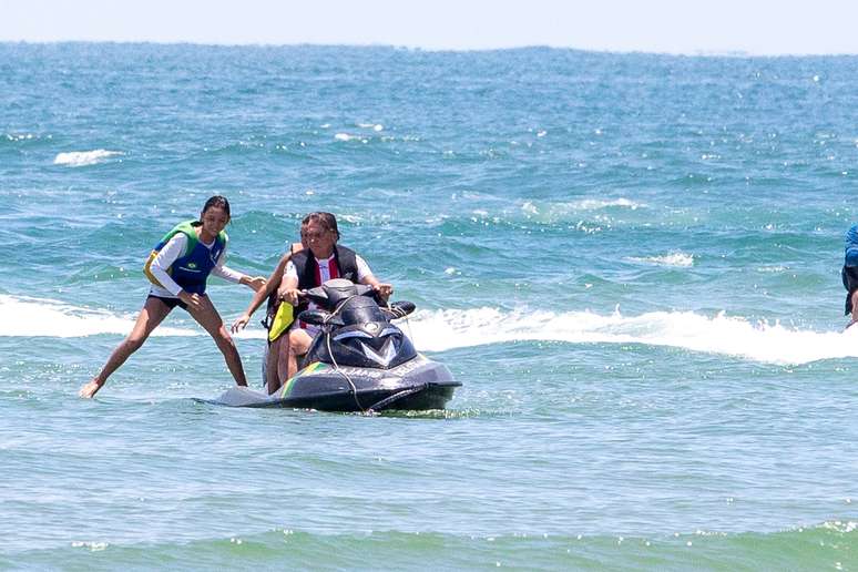 Bolsonaro anda de Jet Sky em praia de Santa Catarina  Vilmar Bannach/Photopress/Estadão Conteúdo