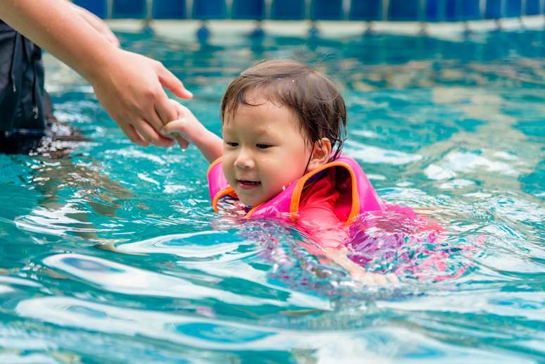 Como nadar na piscina e garantir a segurança de toda a família