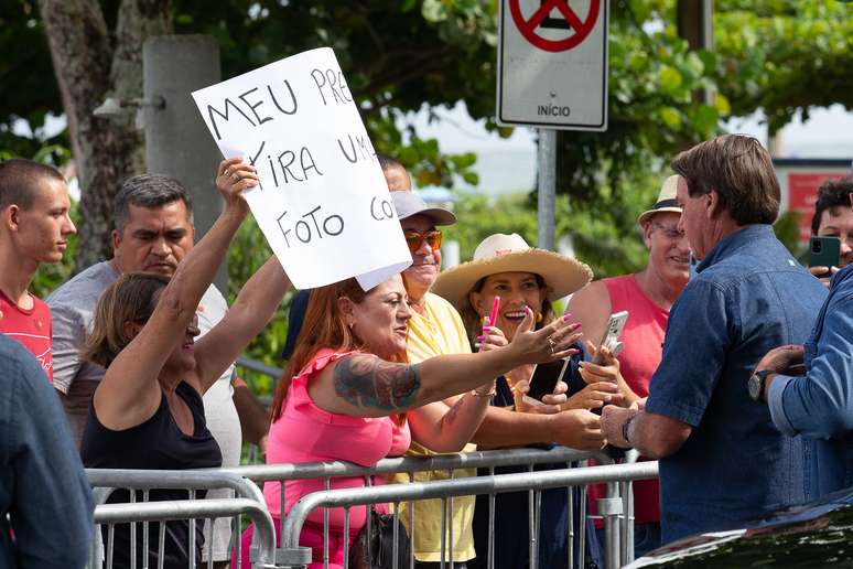 Bolsonaro cumprimenta apoiadores em São Francisco do Sul nesta quinta-feira Vilmar Bannach/Photopress/Estadão Conteúdo