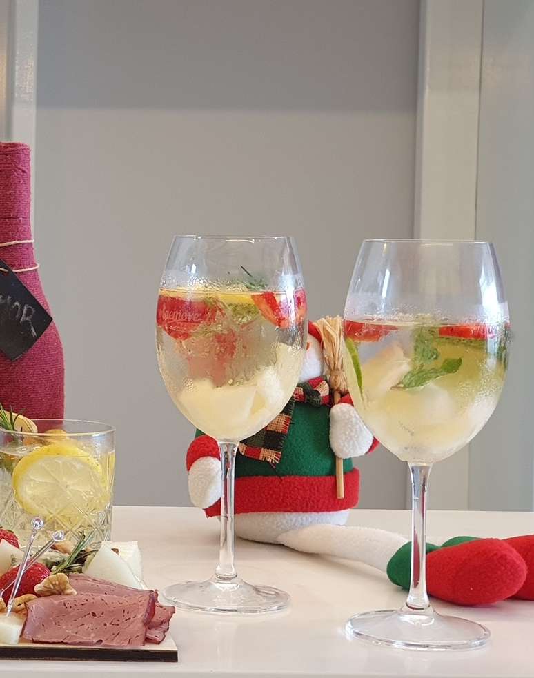 Drink-sem-alcool-de-agua-tonica-e-framboesa