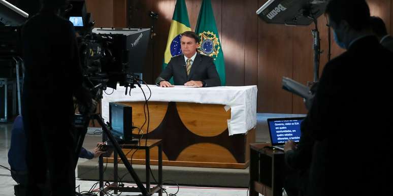 Jair Bolsonaro em gravação de pronunciamento