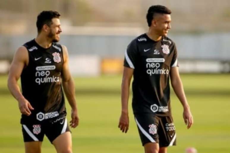 Cantillo e Giuliano fizeram parte do meio-campo do Corinthians durante boa parte de 2022 (Foto: Rodrigo Coca/Ag.Corinthians)