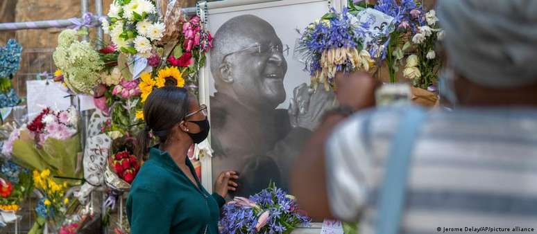 Milhares de pessoas visitaram a Catedral de S&atilde;o Jorge nos &uacute;ltimos dias para homenagear Tutu