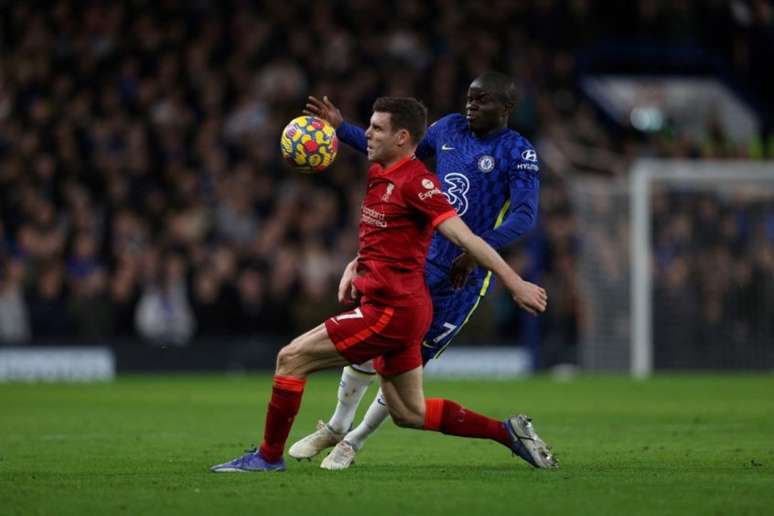 Chelsea e Liverpool ficaram no 2 a 2 neste domingo, pela Premier League (ADRIAN DENNIS / AFP)