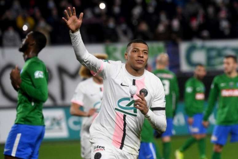 Na primeira rodada da Copa da França, Mbappé foi o grande protagonista do PSG (Foto: FRANCOIS LO PRESTI / AFP)