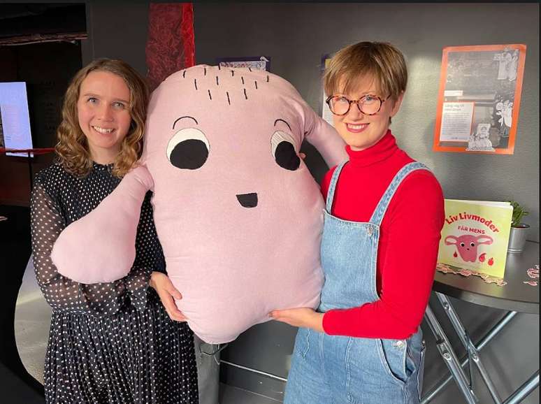 Anna Samuelsson (&agrave; dir.) e Maja Meurling (&agrave; esq.), autoras do livro "Liv Livmoder".