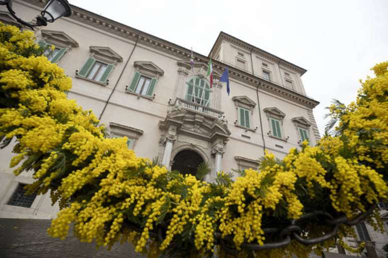 Decoração externa no Palácio do Quirinale, sede da Presidência da Itália, no Dia da Mulher em 2021