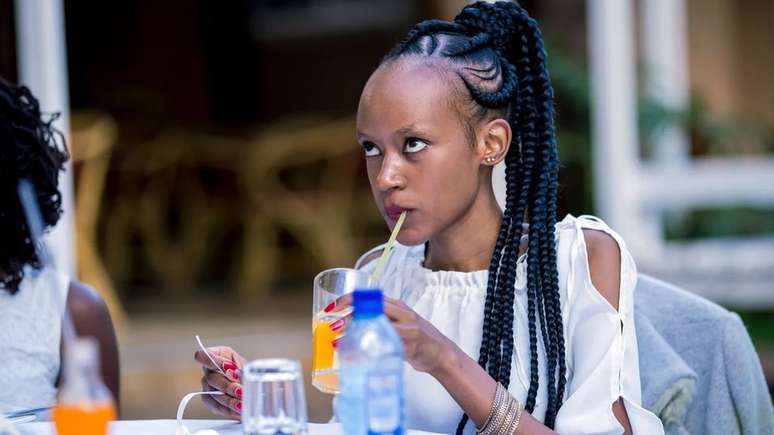 Alguns gestos de gentileza, como pagar uma conta, podem gerar desconfian&ccedil;a em alguns